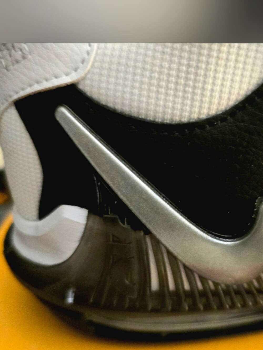 Grade School) Size - Nike LeBron Witness 7 Mid White Black - Picture 3 of 10